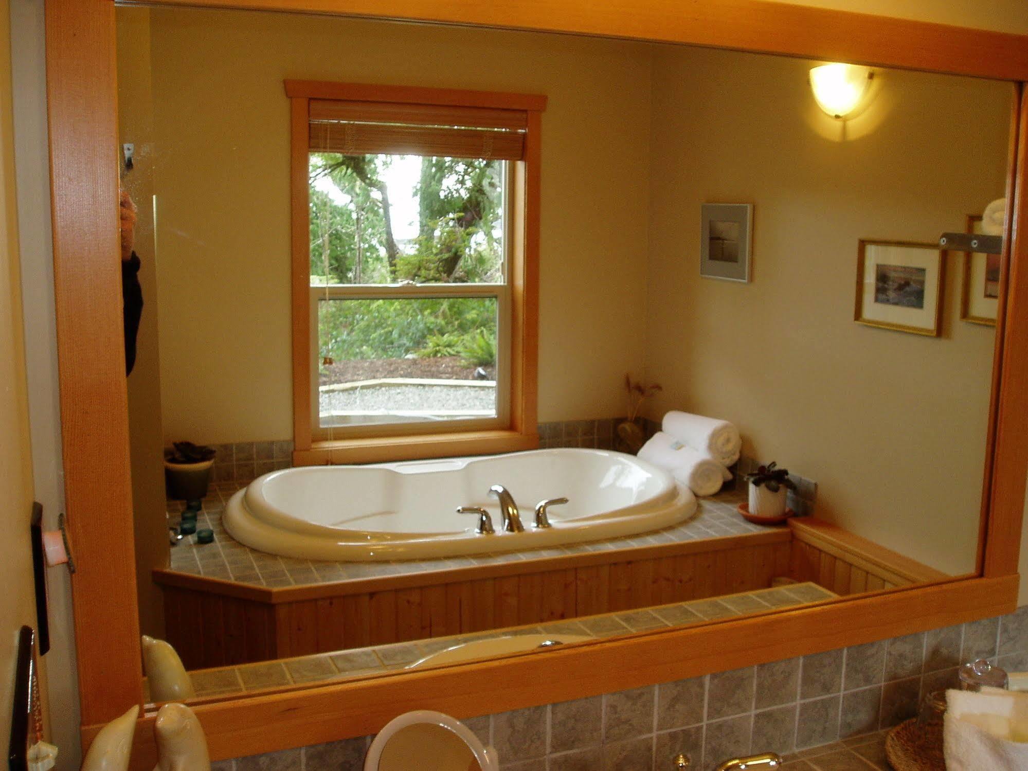 Reef Point Oceanfront Bed And Breakfast Ucluelet Zewnętrze zdjęcie